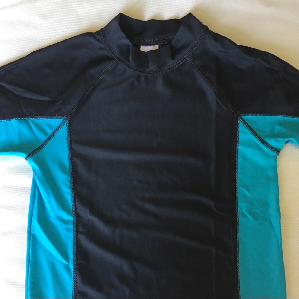 Cherokee short sleeve rash guard